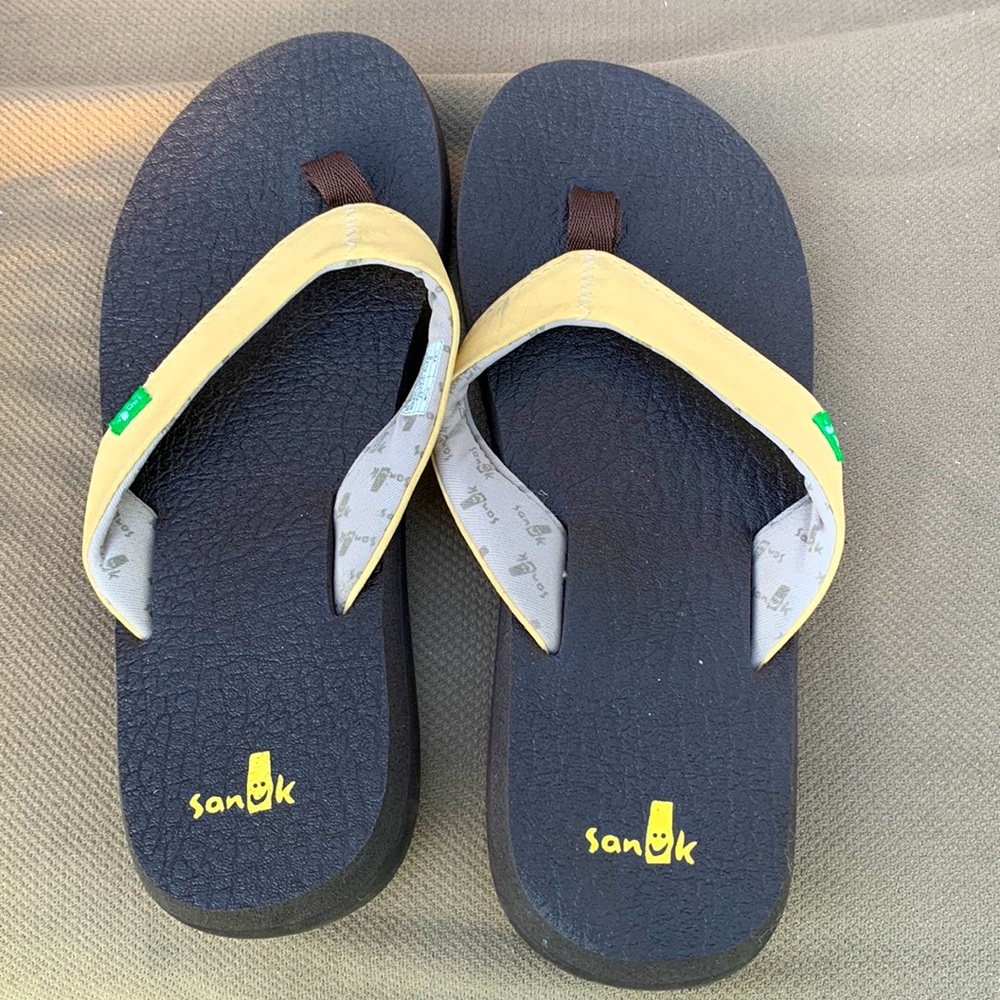 Sanuk size 6 womens yellow